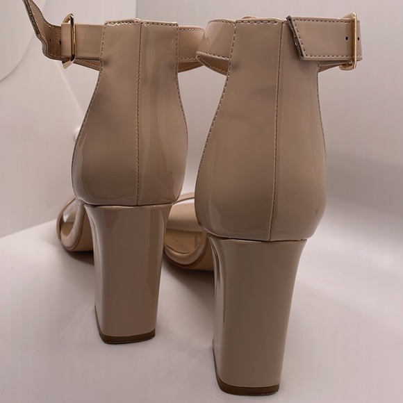 Nude patent ankle strap heels size 9 1/2 - Picture 4 of 13